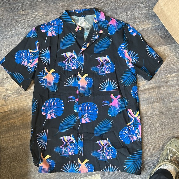 ✌️NWT Dutch Bros size x-small , unisex button up shirt Hawaiian shirt - Picture 4 of 7